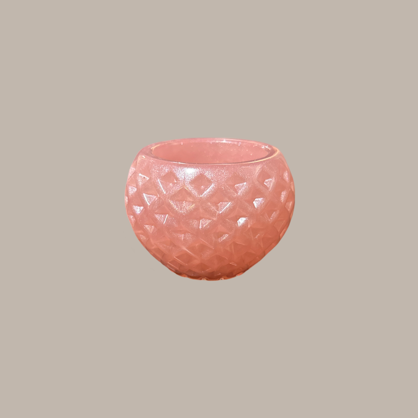 Kerzenglas aus rosa Epoxidharz